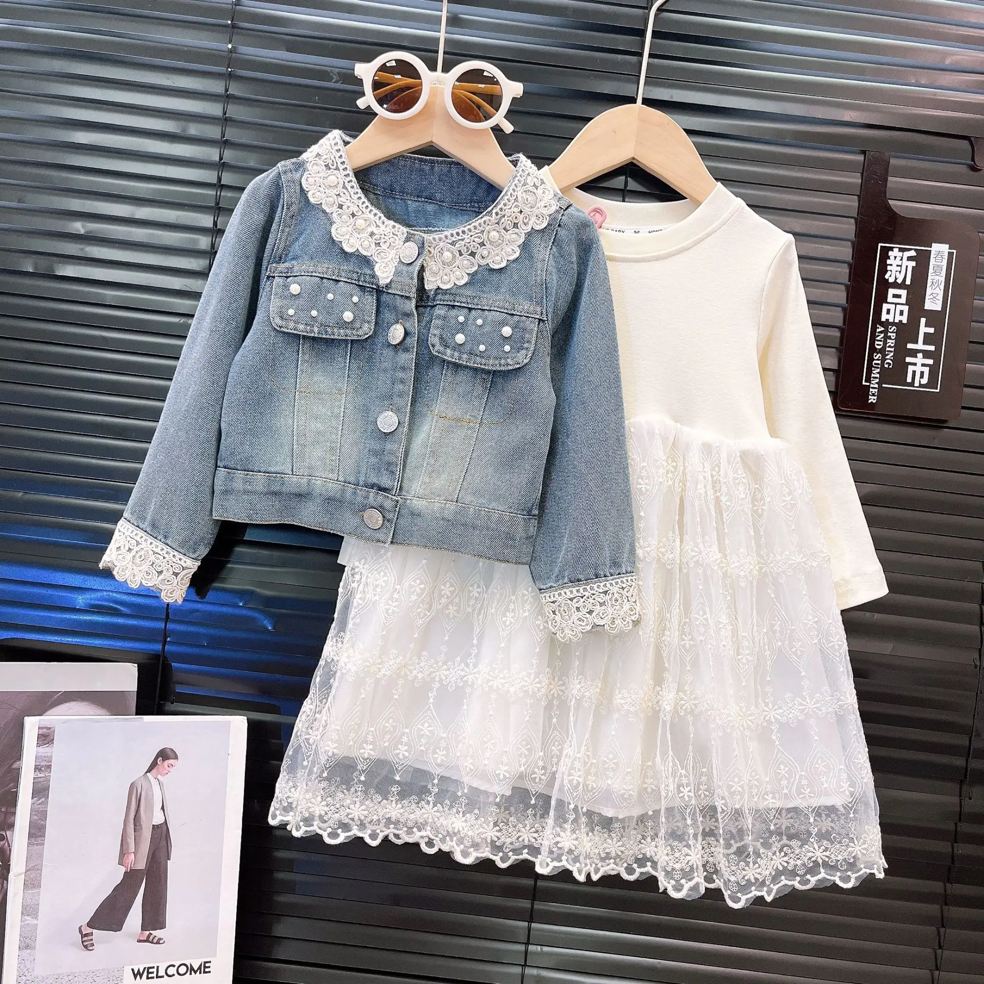 Mädchen-Spitzenkleid & Jeansjacken-Set – 2-teiliges Prinzessinnen-Outfit mit Rüschendetails, Lässige Kinderkleidung, Kleider für Mädchen – Detail 1
