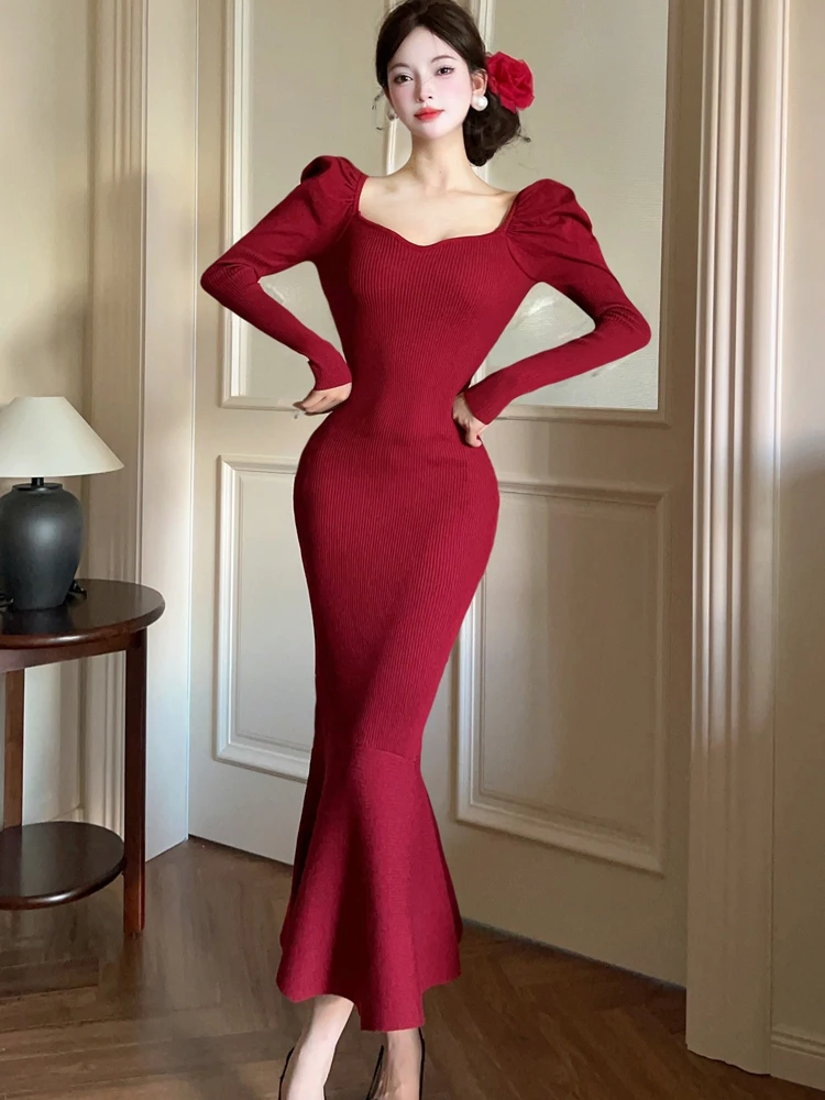 

Осень-зима красное вязаное платье с длинным рукавом и квадратным воротником женское элегантное платье русалки с рюшами 2025 корейское облегающее платье-свитер