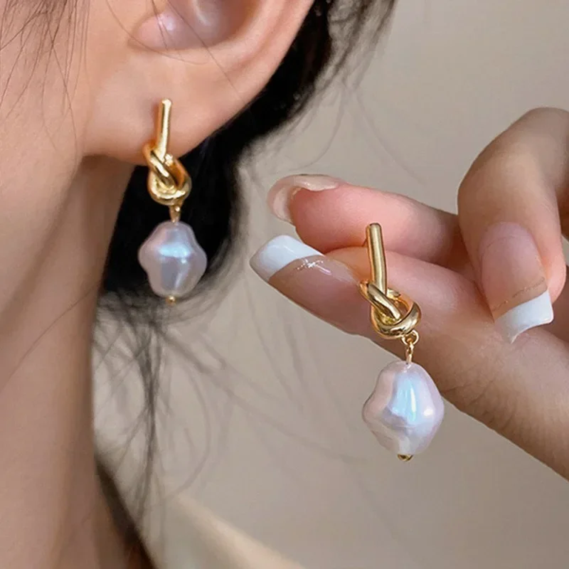 2023 New French Elegant Gold Color Baroque Imitation Pearl Earrings for Women Korean Fashion Jewelry Wedding Party Accessories