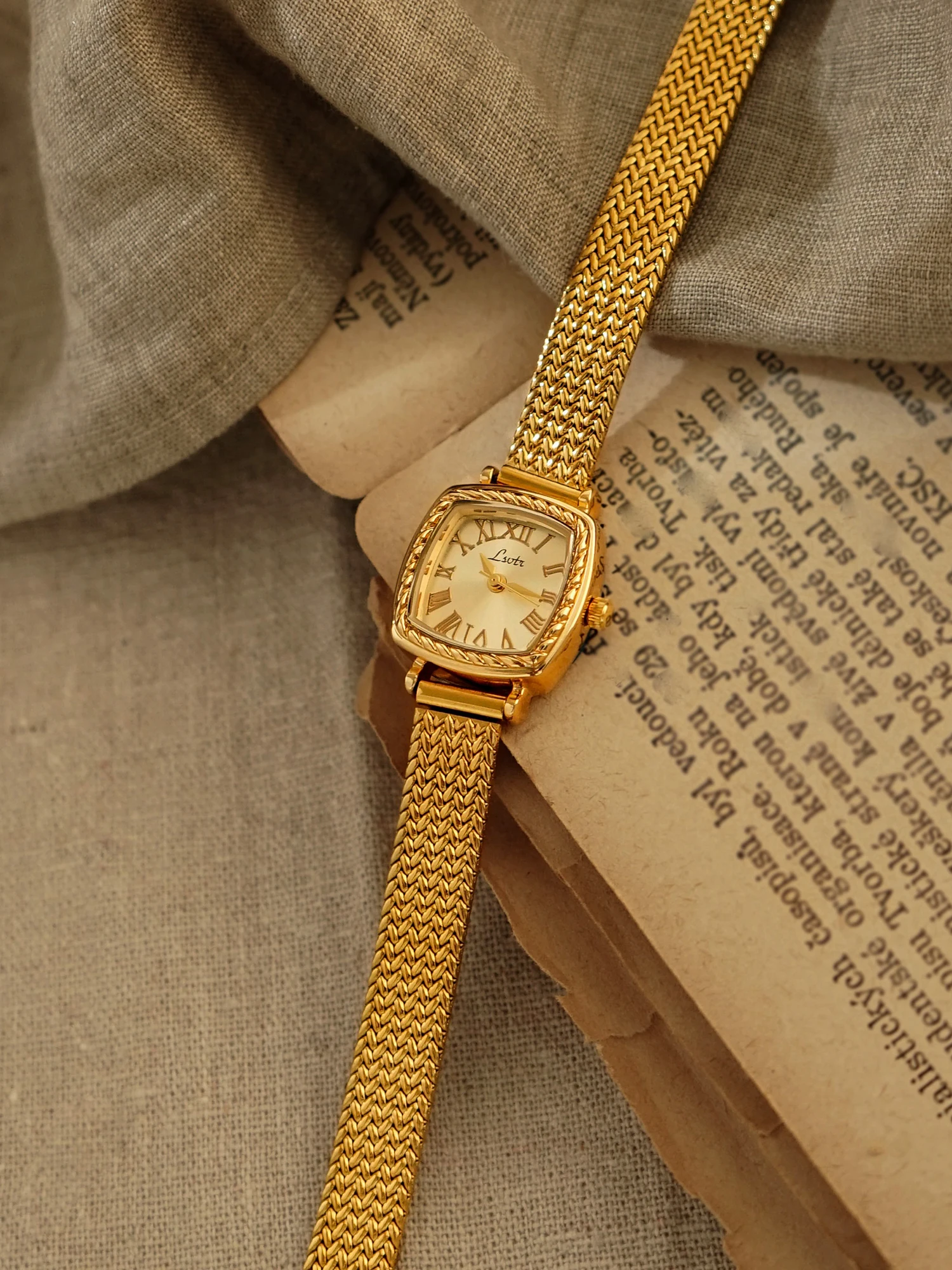 1 Piece French Retro Gold Small Dial Quartz Copper Strap Women's Watch Elegant and Stylish Exquisite Small Suitable for Daily view 6