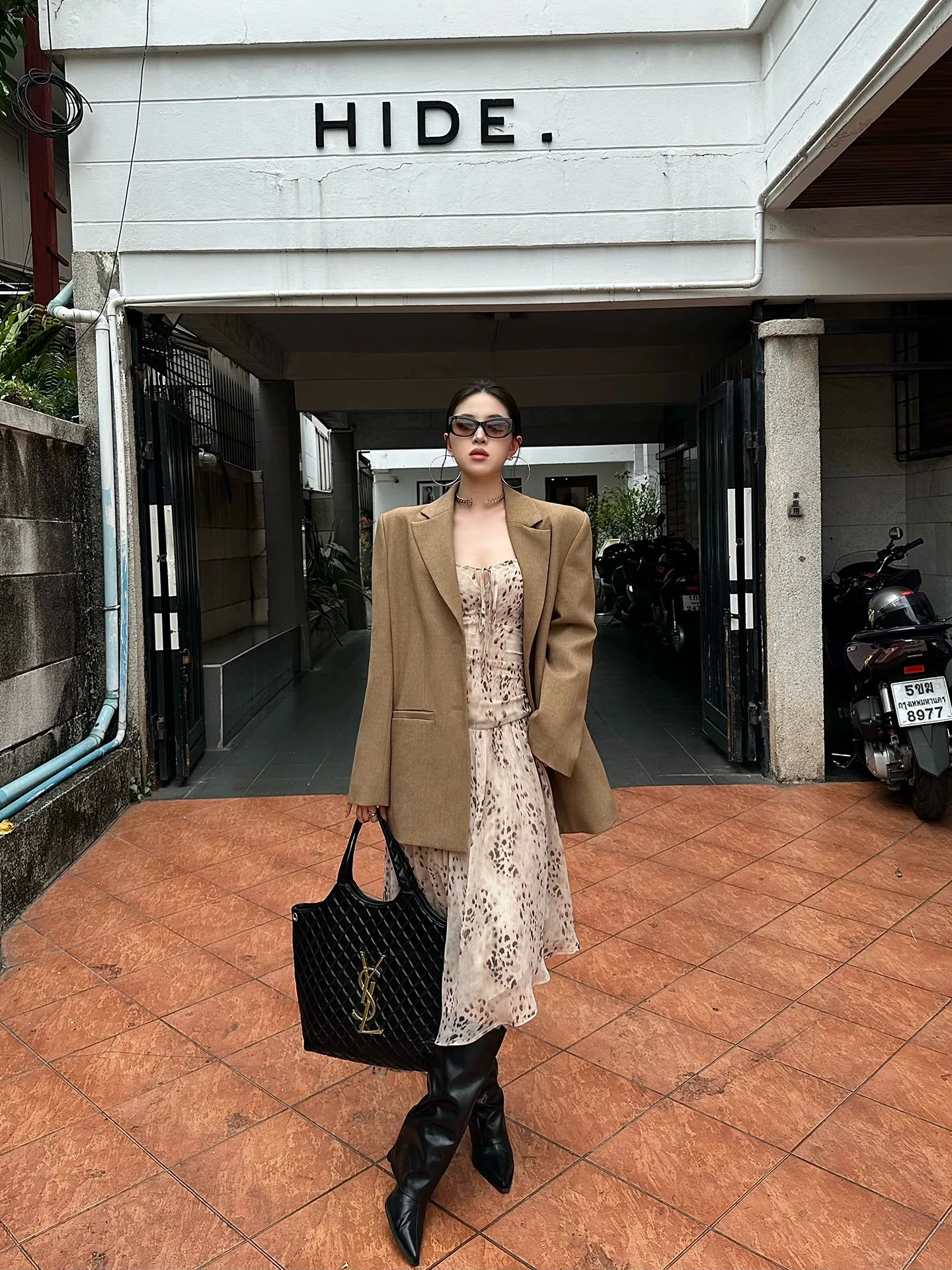 

Ceblynn Oversize Shoulder Padded Suit Jacket Women's Casual Style Mid-Length Loose Fit Spring 2026 New Arrival