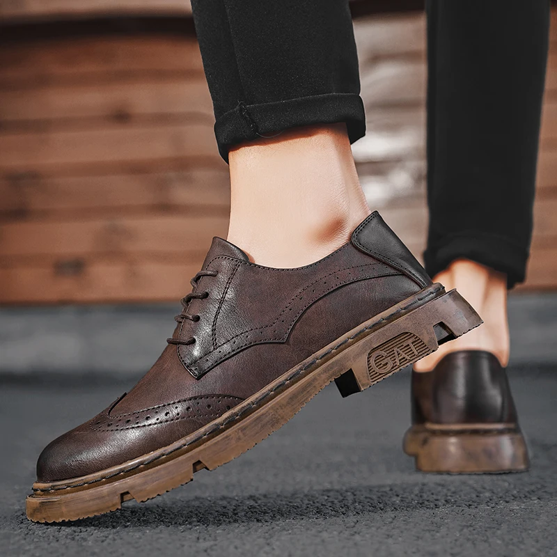 2023 neue hand gefertigte Herren Oxford Schuhe Leder Brogue Kleid Schuhe klassische Business formelle Schuhe für Mann Hochzeit Bräutigam Schuhe