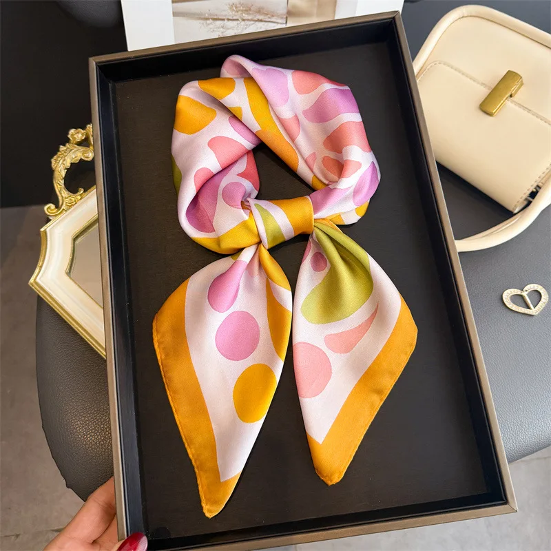 2026 nuevo patrón de moda bufanda cuadrada de seda estampada para mujer adecuada para todas las estaciones decoración pañuelo para la cabeza Foulard suave Bandana corbatas para el cuello
