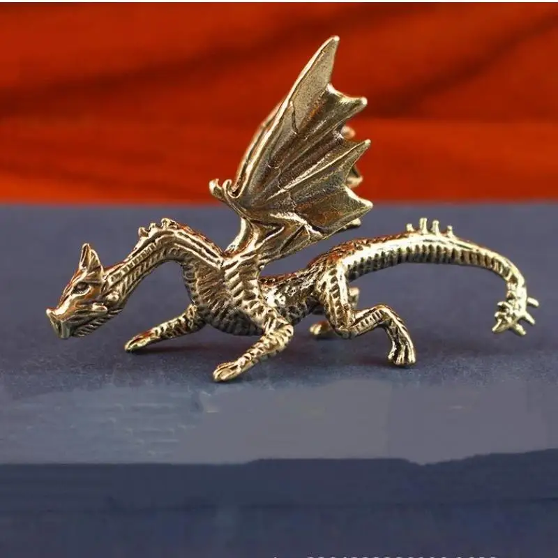 Mini-Messingfiguren von Drachen und Griffins, detaillierte Schnitzereien, antike Oberfläche, Tischdeko, Sammlerstück – Detail 15