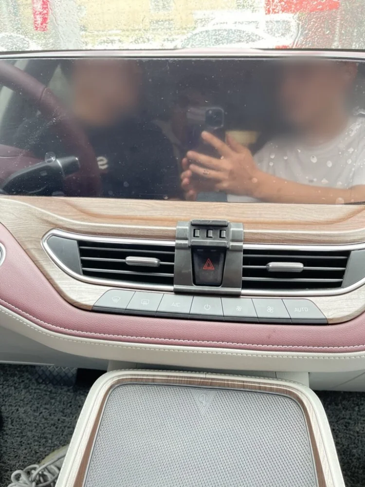 Car Phone Holder And Clip-On Base For Ford Territory CX756 2021 2022 2023, Which Will Not Obstruct The Driver's Line Of Sight