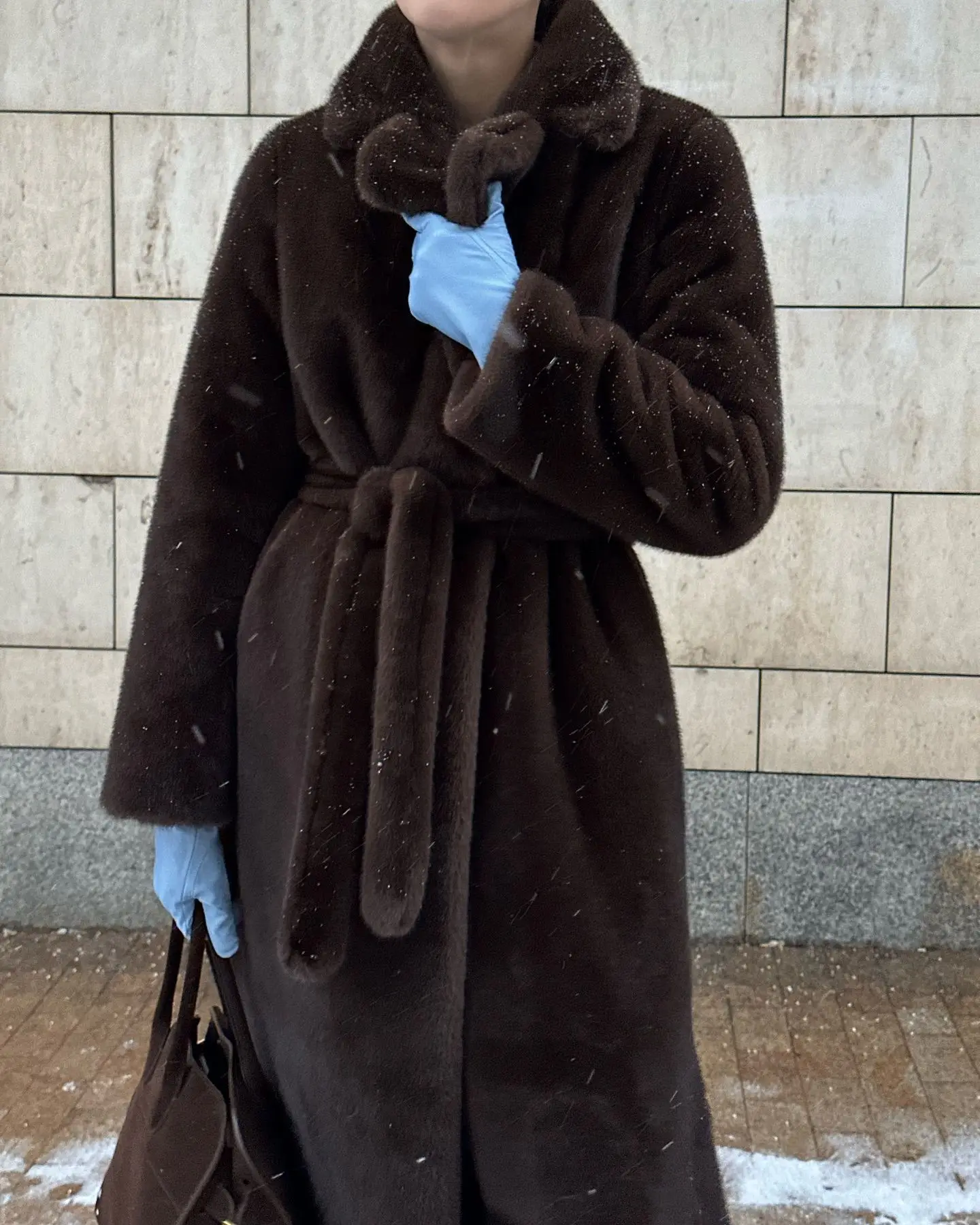 فو الفراء النسيج معاطف المرأة العصرية غير النظامية الزفاف الأم الشرير فلوي منقطة لطيف كامل قابل للتعديل بلاكيت شرابات مبطن