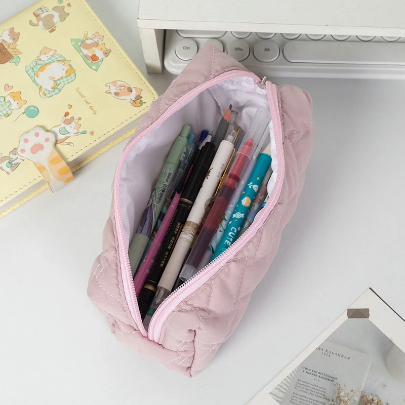 Embroidery Customization / Standard Version Quilted Geometric Pattern Design, Soft and Comfortable Fabric, Large Capacity Pencil Case, Storage Bag, Coin Pouch, Suitable for Storing Study Stationery, Organizing Office Desk, Storing Change for Daily Travel, a Must-Have for Students, a Great Gift for Back-To-School Season!