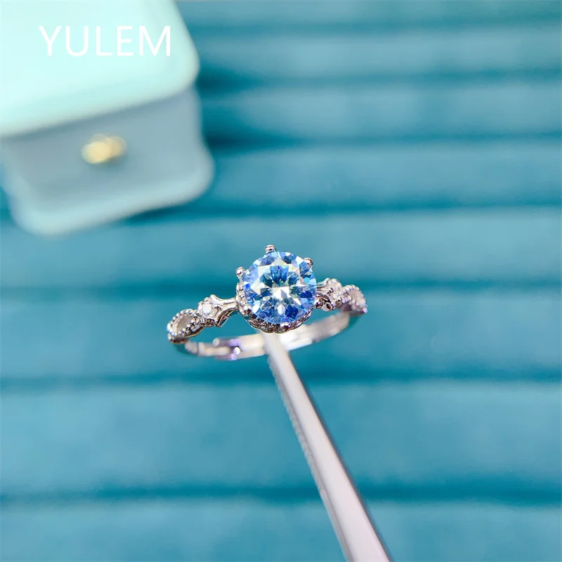 

Кольцо YULEM с муассанитом 1 карат (6,5 мм) цвета морской волны и серебром 925 пробы для изысканного ювелирного подарка