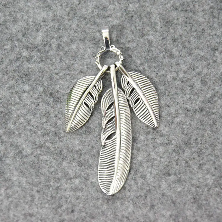 

Trendy men and women's Thai silver bodyguard s925 sterling silver handmade retro feather pendant