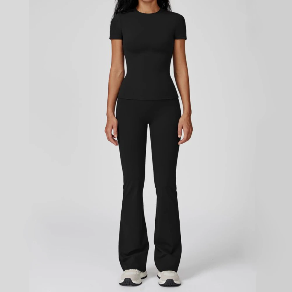 

2024 Роскошный Новое поступление, спортивный комплект для йоги, с коротким рукавом, круглым вырезом и леггинсами со средней талией, женская модная одежда для фитнеса