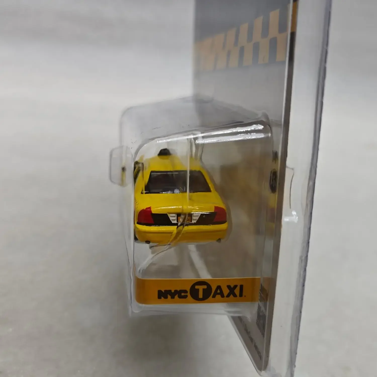 GreenLight 1:64 2011 Ford Crown Victoria Taxi modelo de coche de aleación de alta simulación juguete coleccionable regalo adorno de exhibición de recuerdo