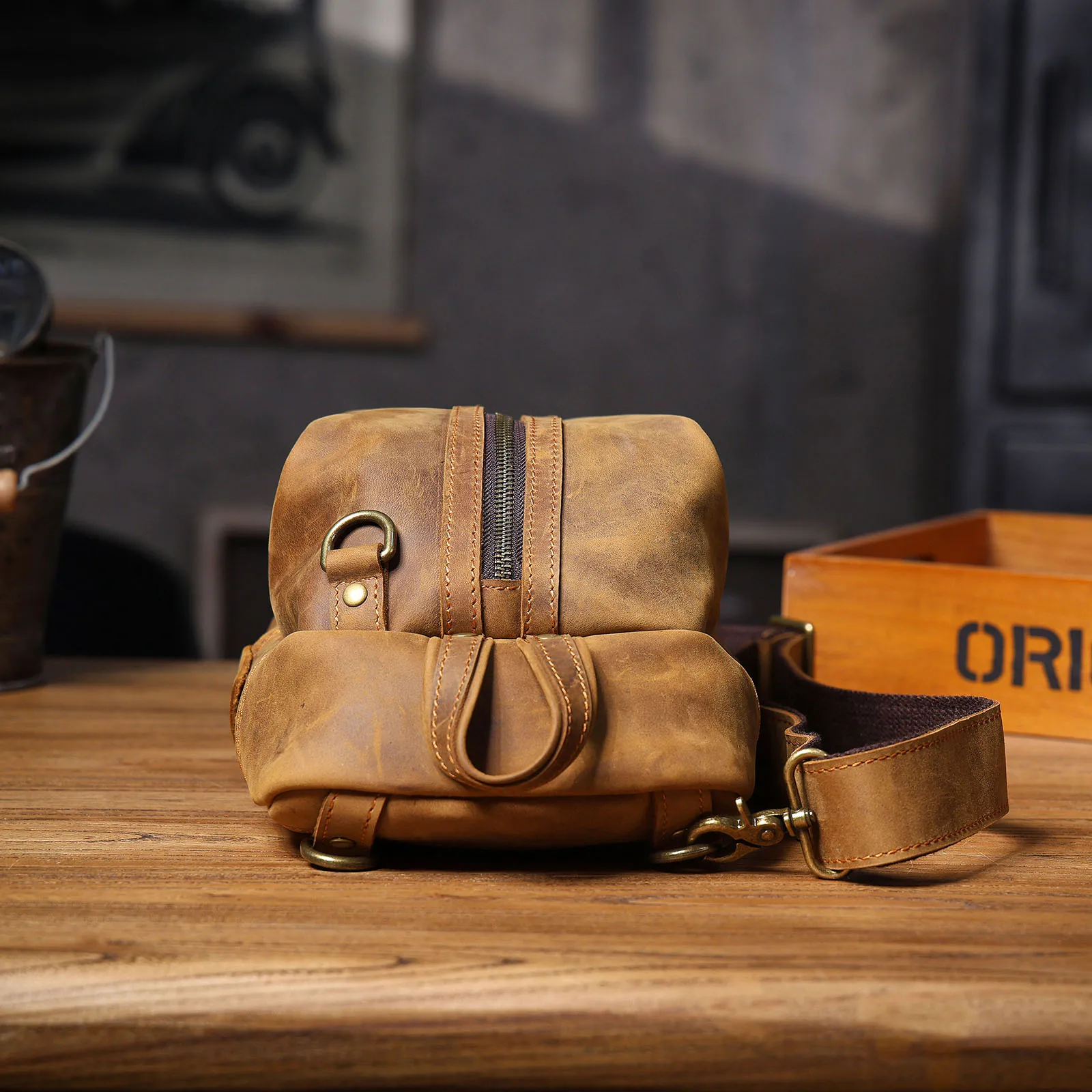 Vintage Echtleder-Umhängetasche für Herren, Vollnarbenleder, Crossbody-Brusttasche, große Kapazität – Detail 11