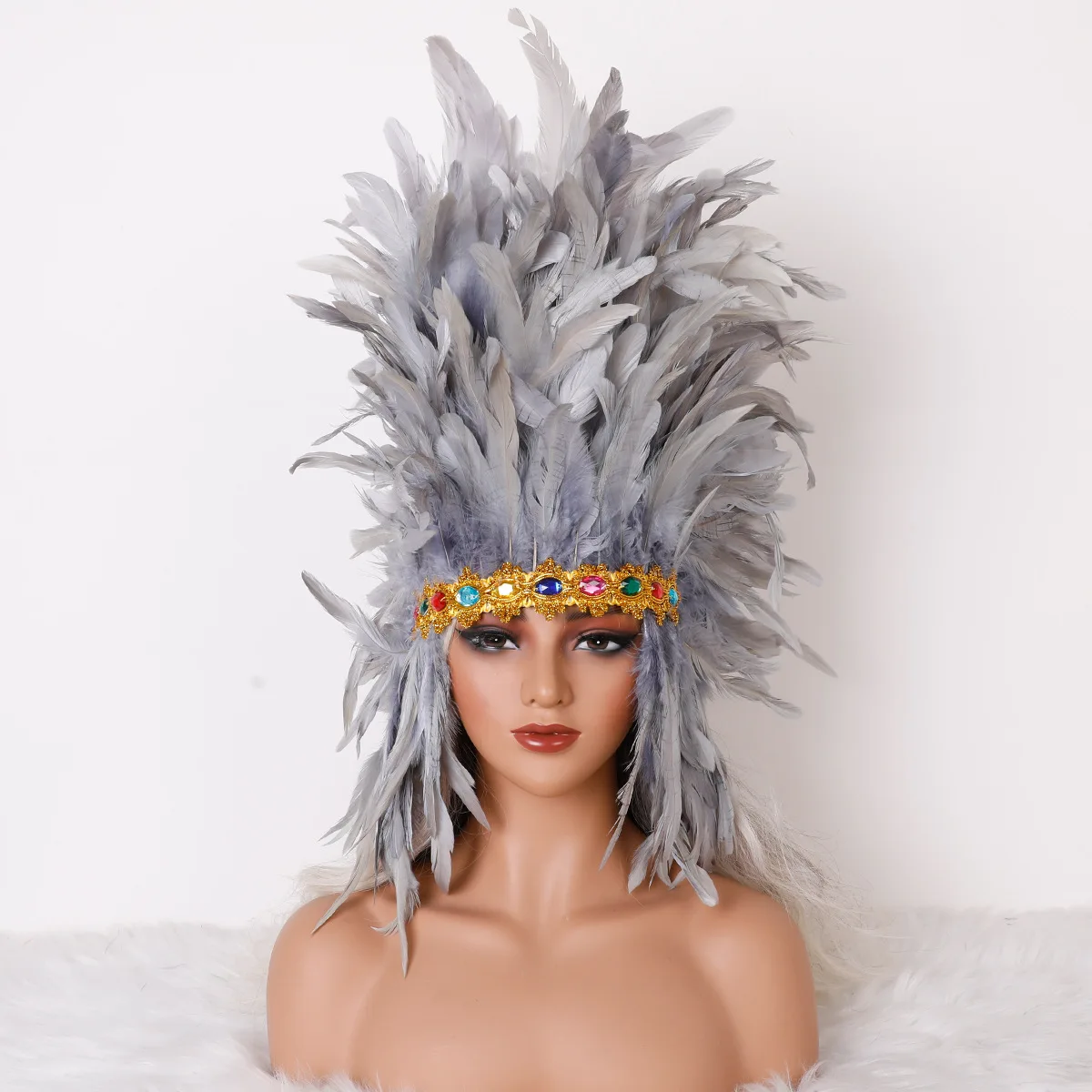 Vintage-inspiriertes Halloween-Stirnband mit Federn, Strass und Perlenquasten als Karnevalsparty-Kostüm-Accessoire. – Detail 15