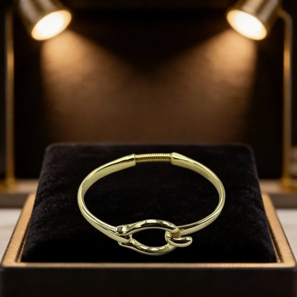 2026 Spanish high-end OL style gold silver hollow geometric bracelet jewelry accessories party gift