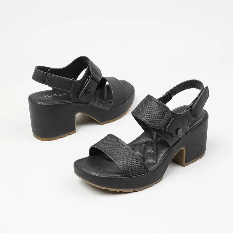 

Fashionable Women's Summer Outer Wear Double Strap Breathable Casual Soft Bottom Sandals with Slip-On Design for Comfort