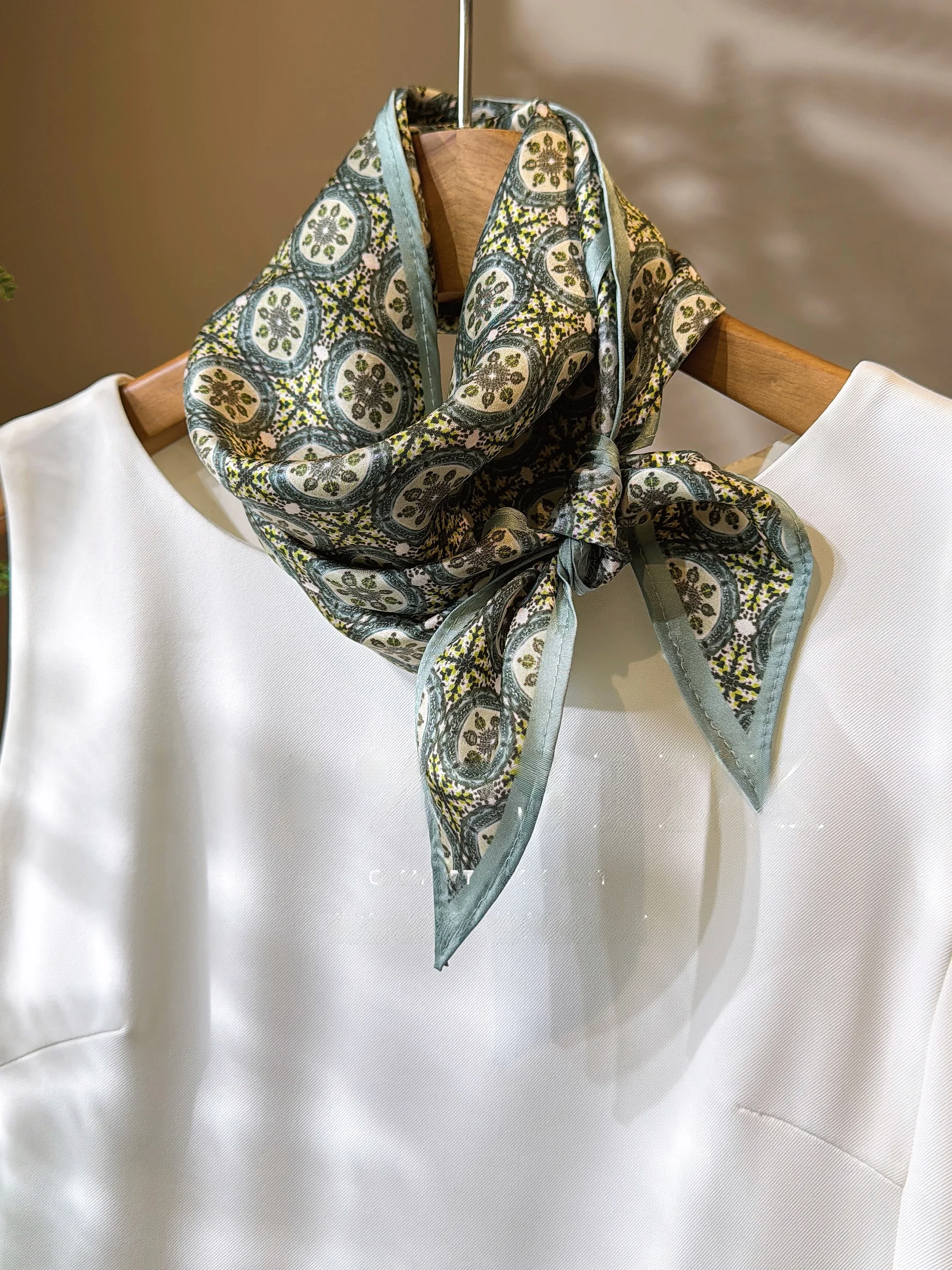 Echarpe-en-soie-polyvalente-pour-femme-protection-solaire-perles-incrustees-motif-etoile-satin-leger-confortable-mode-printemps-ete