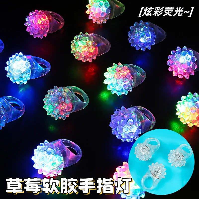 Anillo de fresa brillante para niños, luces LED creativas de goma suave para dedos, anillo luminoso para fiesta de cumpleaños, accesorios de ambiente, anillo de juguete, 5 uds.