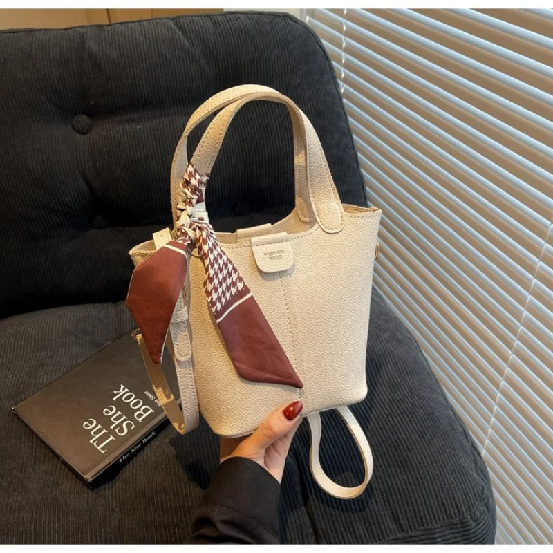 

Large Capacity Travel Bag Waterproof Duffel Tote For Weekend Trip Outdoor Use