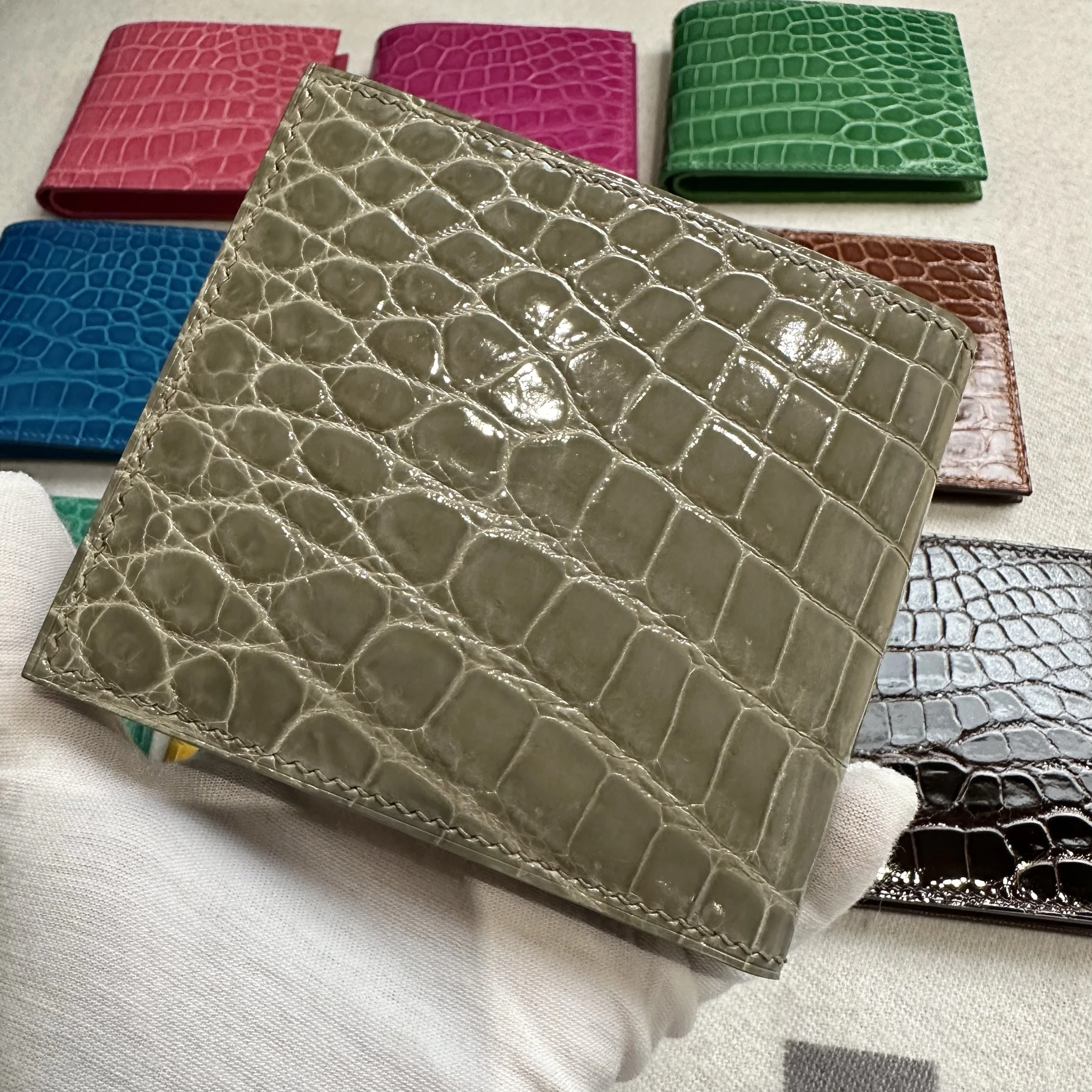 2024 New Hand Sewn Wax Thread Craftsmanship Luxury Crocodile Leather Belly Men Short Wallet Fashion Women Real Pickup Purse 45