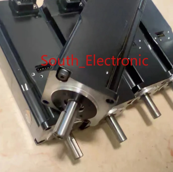 SGM7J-01A7D6C  servo motor   ,  In good working condition, free shipping