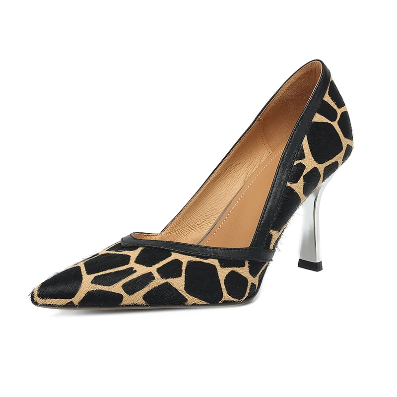 נעלי חגיגה לנשים עם עקב גבוה מודפס בסגנון אופנתי חדש לשנת 2026, בצבעים צהוב ושחור, עם קדמה מחודדת ועקב עבה