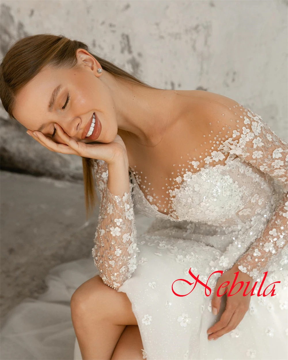 맞춤형 우아한 Organza 웨딩 드레스 절묘한 Strapless 긴 소매 채플 트레인 아플리케와 스팽글 신부 가운