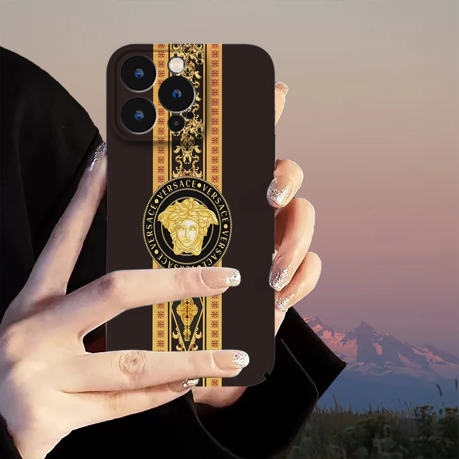 Fashion Phone Cases For iPhone 16 15 14 13 12 11Pro Max XR X XS 12Mini 14 15 16 Puls Hard Case Phone v-Versace