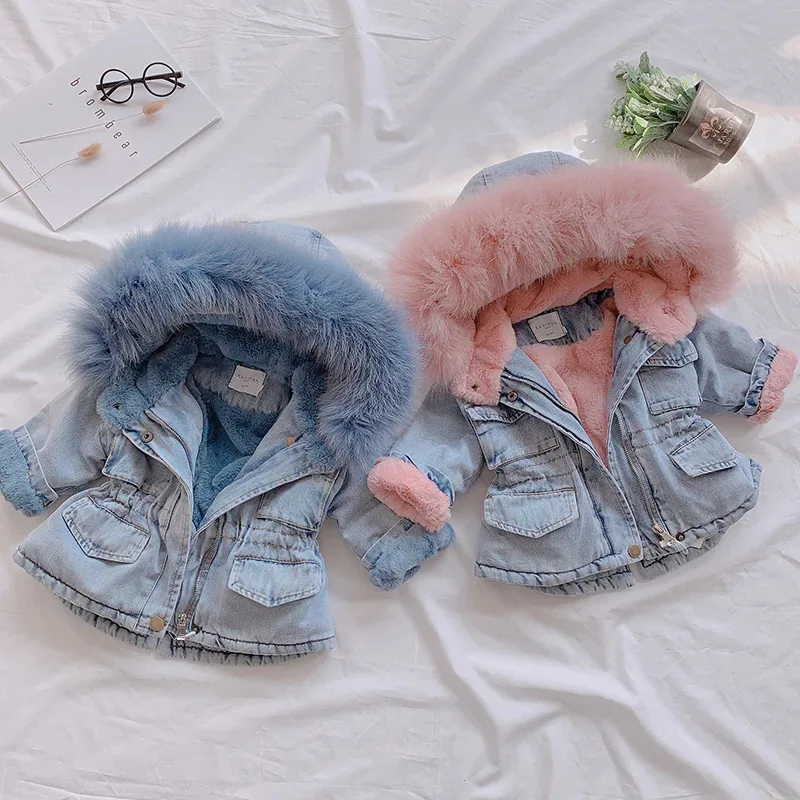 

2024 new womens childrens jacket girls in winter denim jackets plus velvet thickened warm hooded hair collar overcome