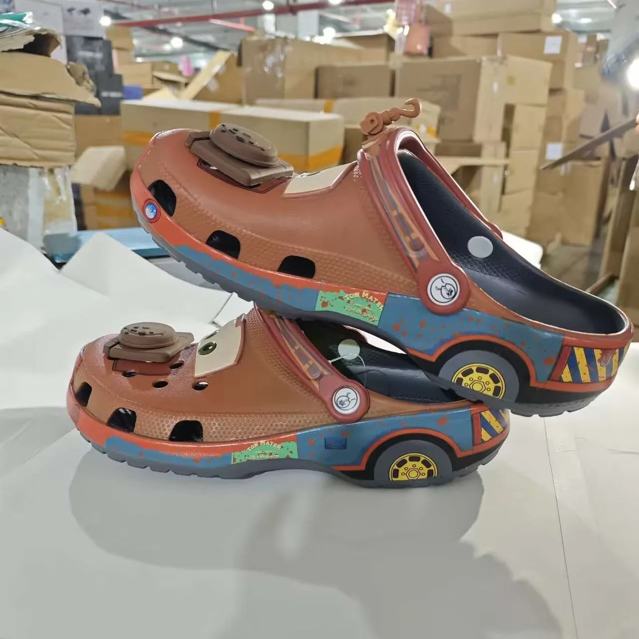 Neue Sommer-Cartoon-Autos-Thema Lustige Mater Erwachsenen-Clogs Rutschfeste Atmungsaktive Leichte Strandschuhe Sandalen EVA-Hausschuhe Geschenk – Detail 3