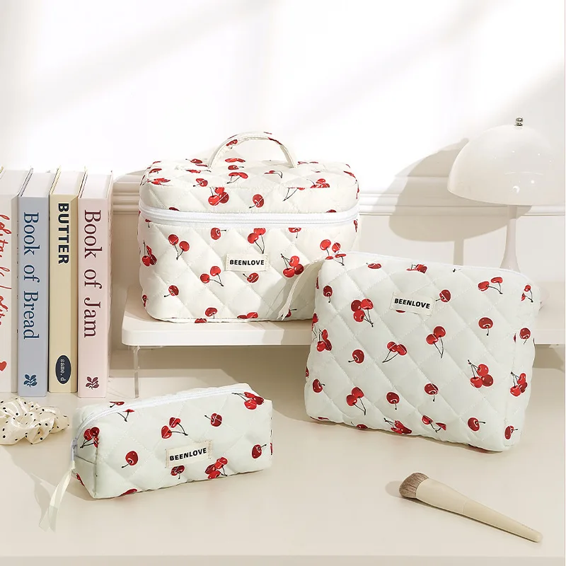 Bolsa de cosméticos con estampado de cereza para mujer, organizador de algodón acolchado, bolsa de viaje de algodón con flores y cremallera, bolsa de aseo portátil