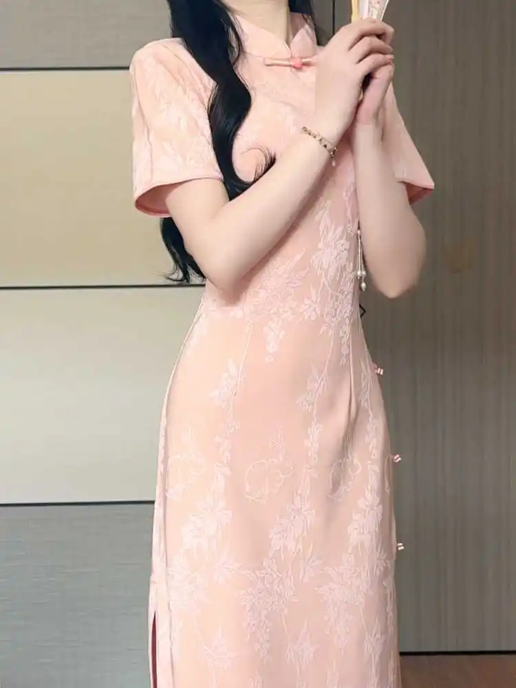 

Лето 2023, новое розовое жаккардовое улучшенное платье Cheongsam, элегантное платье для девочек, новое повседневное универсальное платье Ципао в китайском стиле
