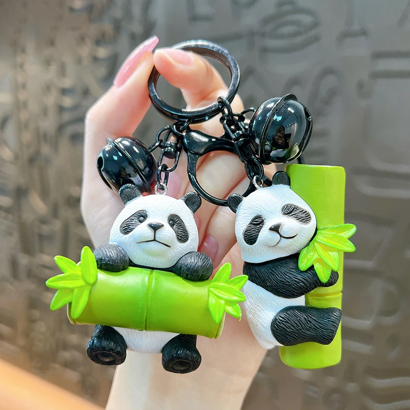 LLavero creativo de Panda de bambú para abrazar, llavero de muñeca de bambú, Panda bonito, bastón trasero, tiradores de bambú tiernos, llaveros colgantes de animales