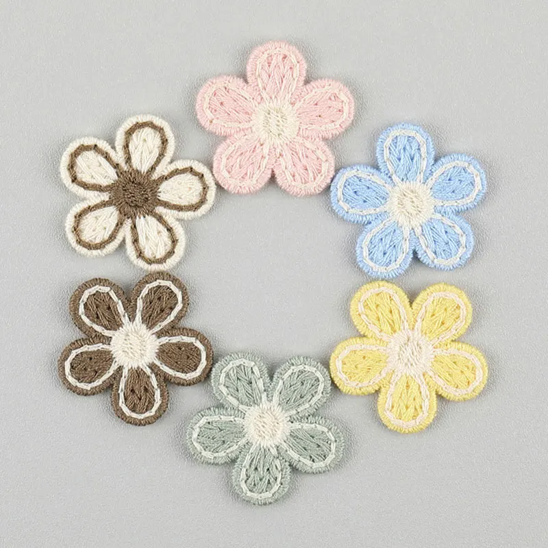 30 Stück bunte wasserlösliche Stickerei-Applikationen in Form von fünfblättrigen Blumen für DIY-Haarspangen-Zubehör. – Detail 1
