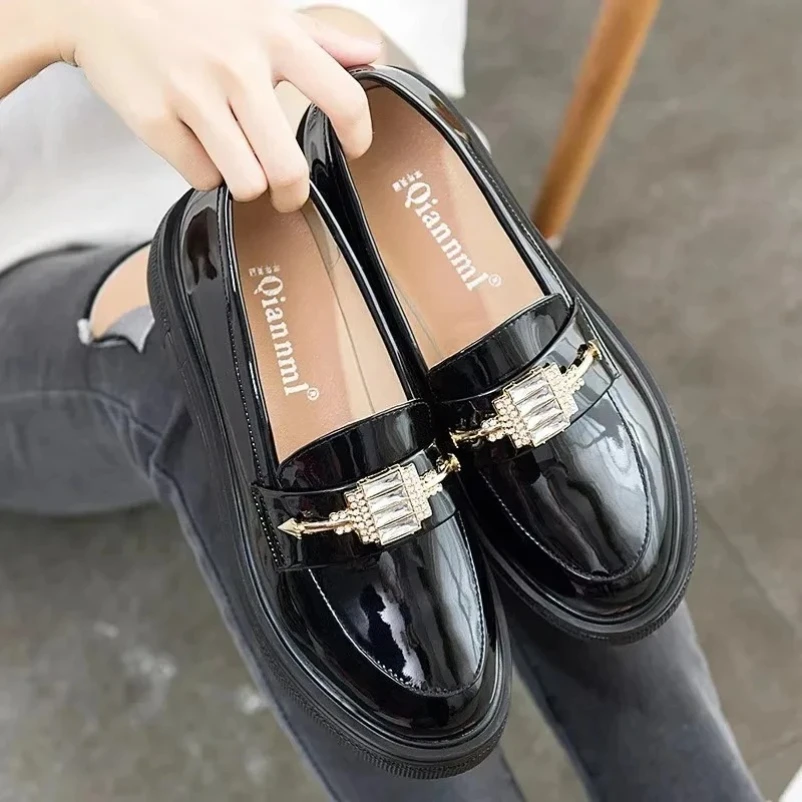 

Женские оксфорды больших размеров 925, размеры 33–43, женские лоферы на плоской подошве с кристаллами, черные женские туфли без шнуровки на платформе из лакированной кожи