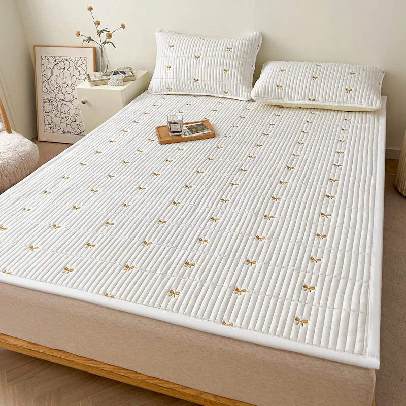 Embroidered Mattress Toppers Non Slip and Fixed Household Tatami Floor Sleeping Mat Single Double Bedspread Wholesale Bedsheet