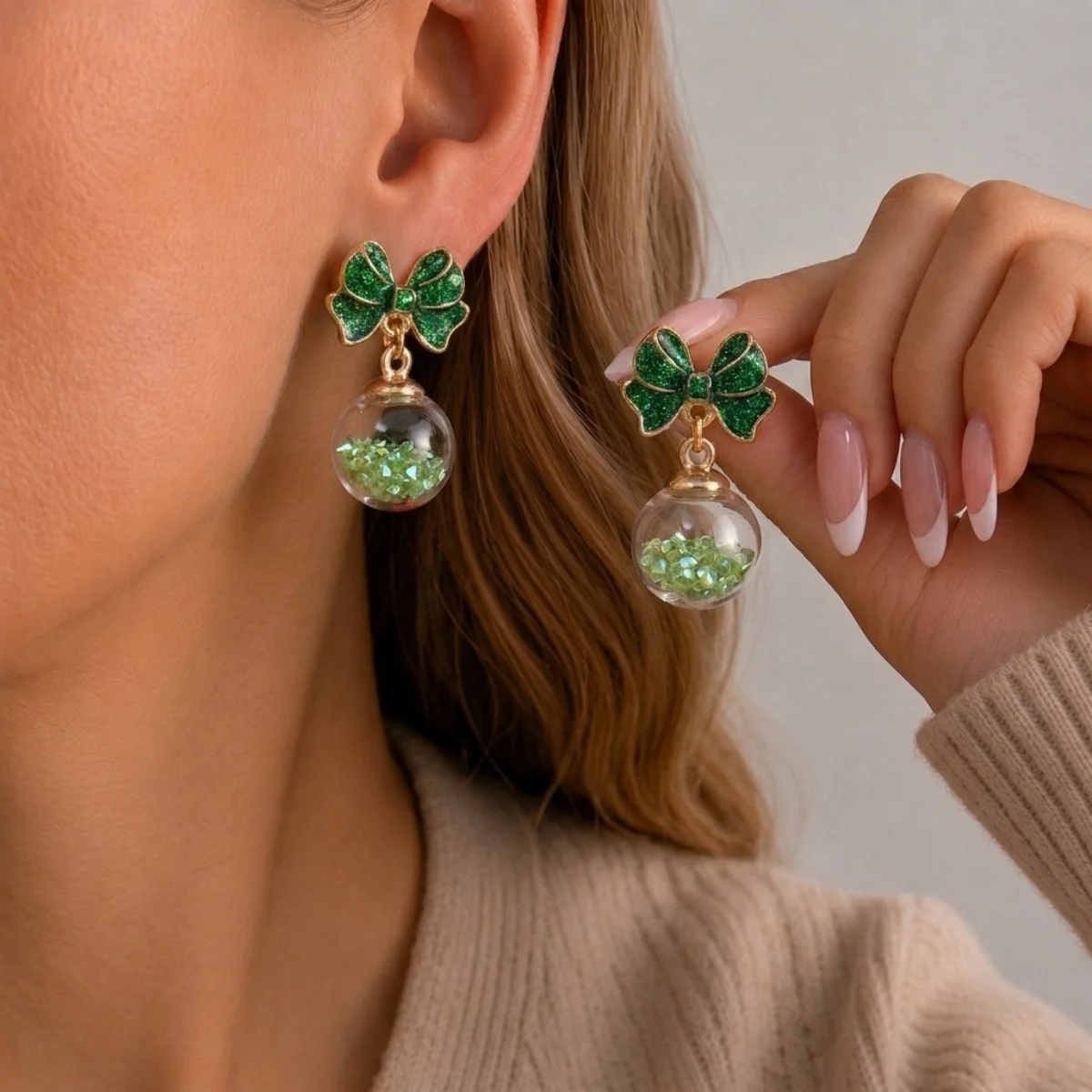 Weihnachtliche grün-rote Glitzer-Schleifenohrringe mit Kristallperlen und Glühbirnen für Damen, funkelnde Schneeflocken-Kugel-Ohrringe, Schmuck – Detail 21