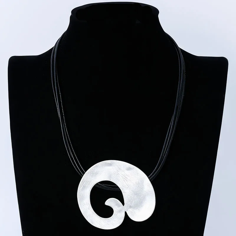 hot-selling high-end European and American fashion pendant geometric symbol collarbone chain women's jewelry sh