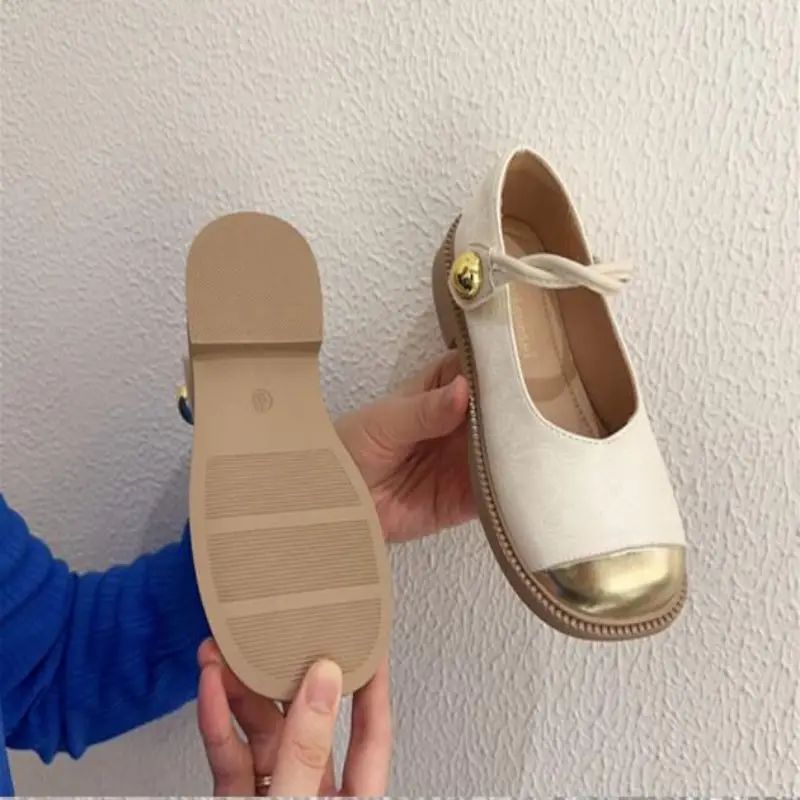 أحذية الفتيات من الجلد مع نعل ناعم فم مربع حلو أنيق 2025 خريف نمط جديد مطرز النمط الصيني الفتيات الأميرة S
