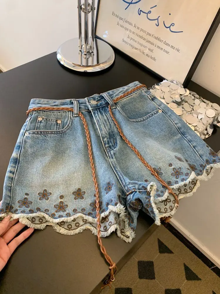 Pantaloncini a gamba larga con nappa strappata ricamata a vita alta da donna vintage estiva, nuovi pantaloncini casual 2025 per donna