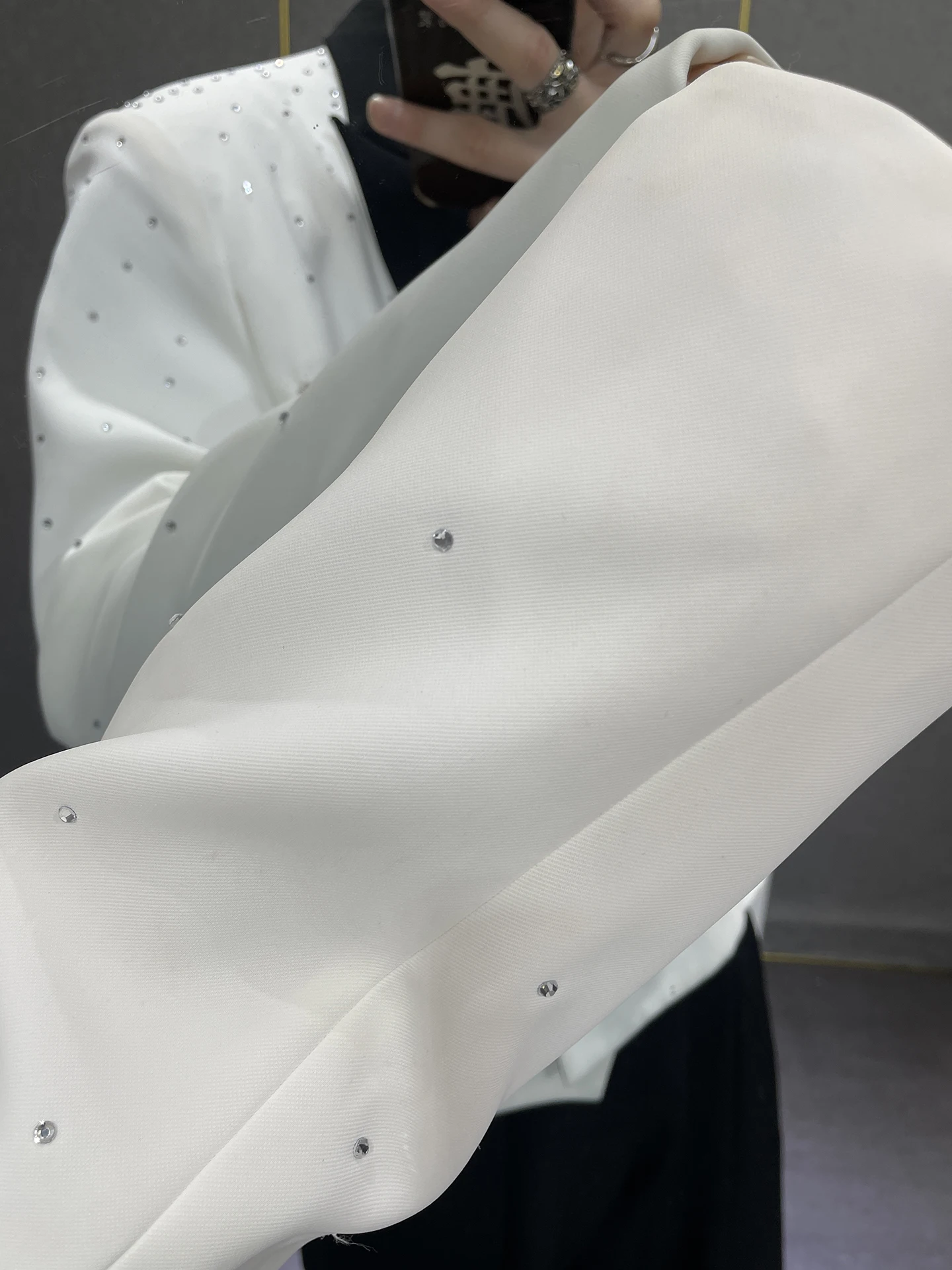 سترات بدلة صغيرة مزخرفة بسلسلة عصرية للرجال لخريف 2025 معاطف جديدة أنيقة مصممة حسب الطلب سترات أنيقة بألوان متباينة