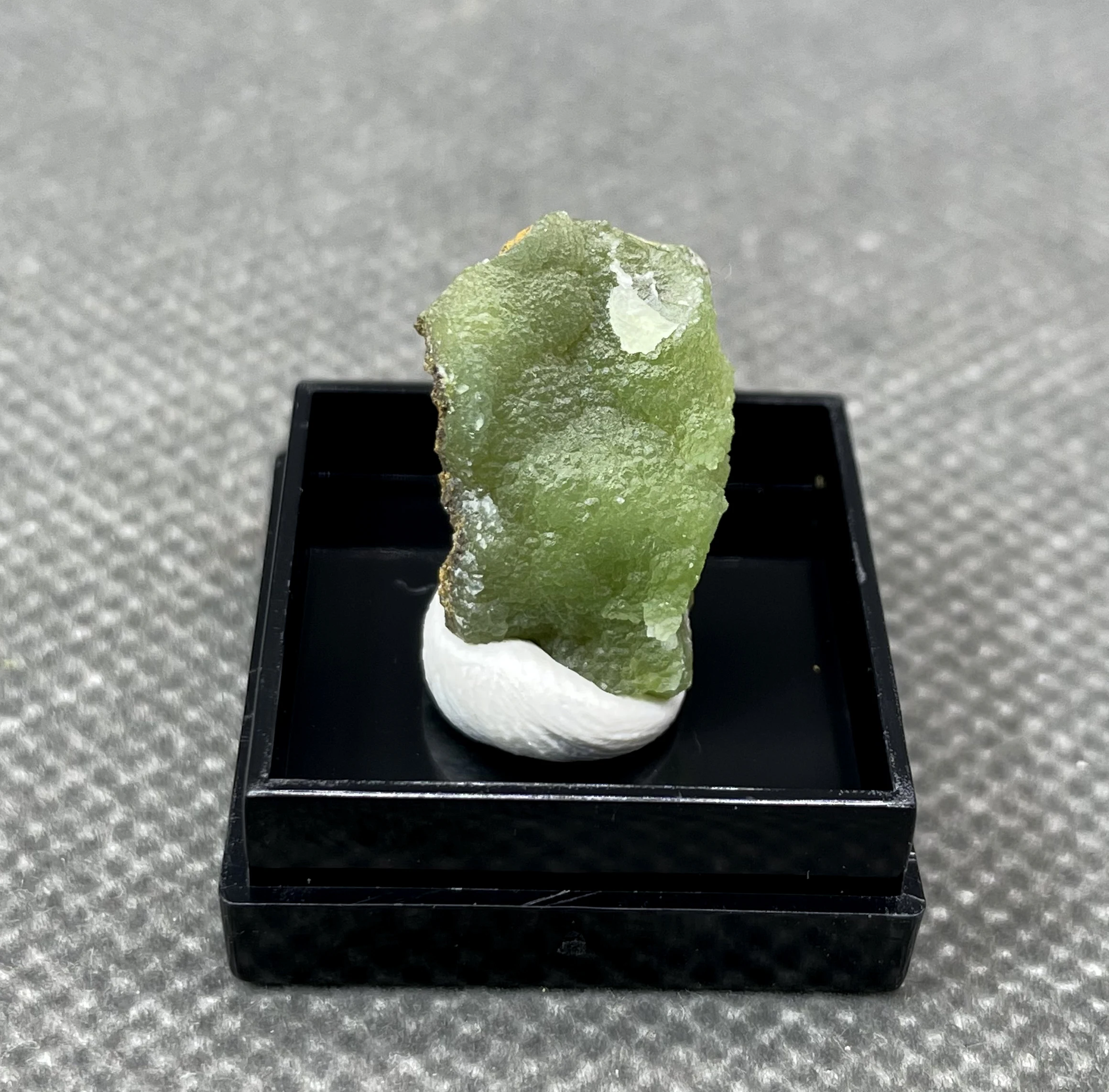 NEW! 100% Natural rare Pyromorphite mineral specimen stones and crystals collection gemstones quartz (box size 2.6 cm)