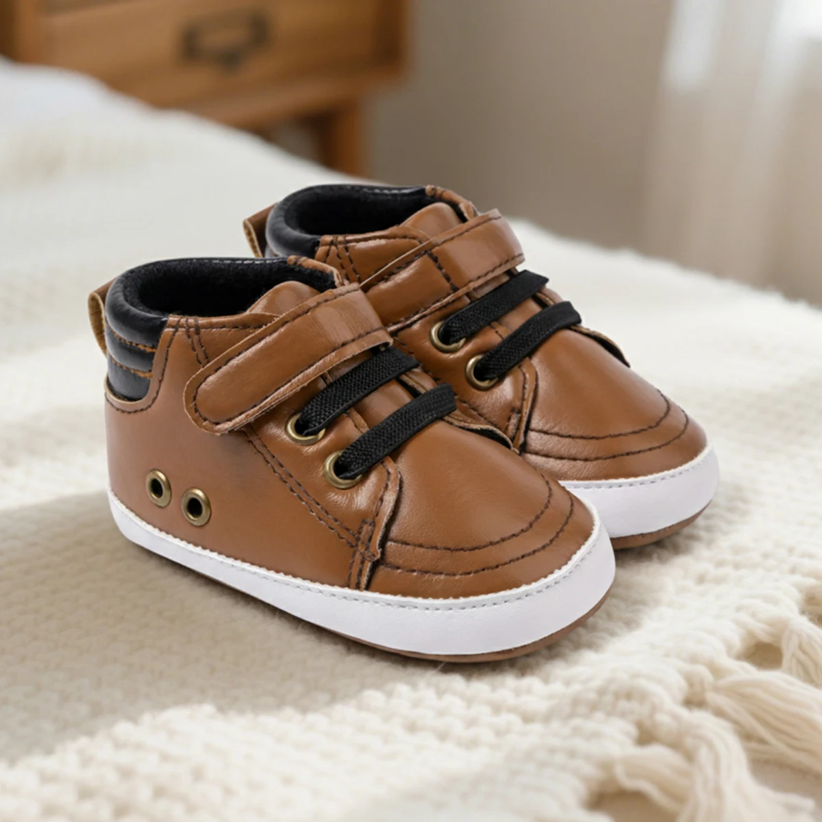 

Модные повседневные высокие кроссовки из искусственной кожи для маленьких мальчиков и девочек, универсальные кроссовки с цветными блоками на мягкой подошве, противоскользящие детские первые ходунки