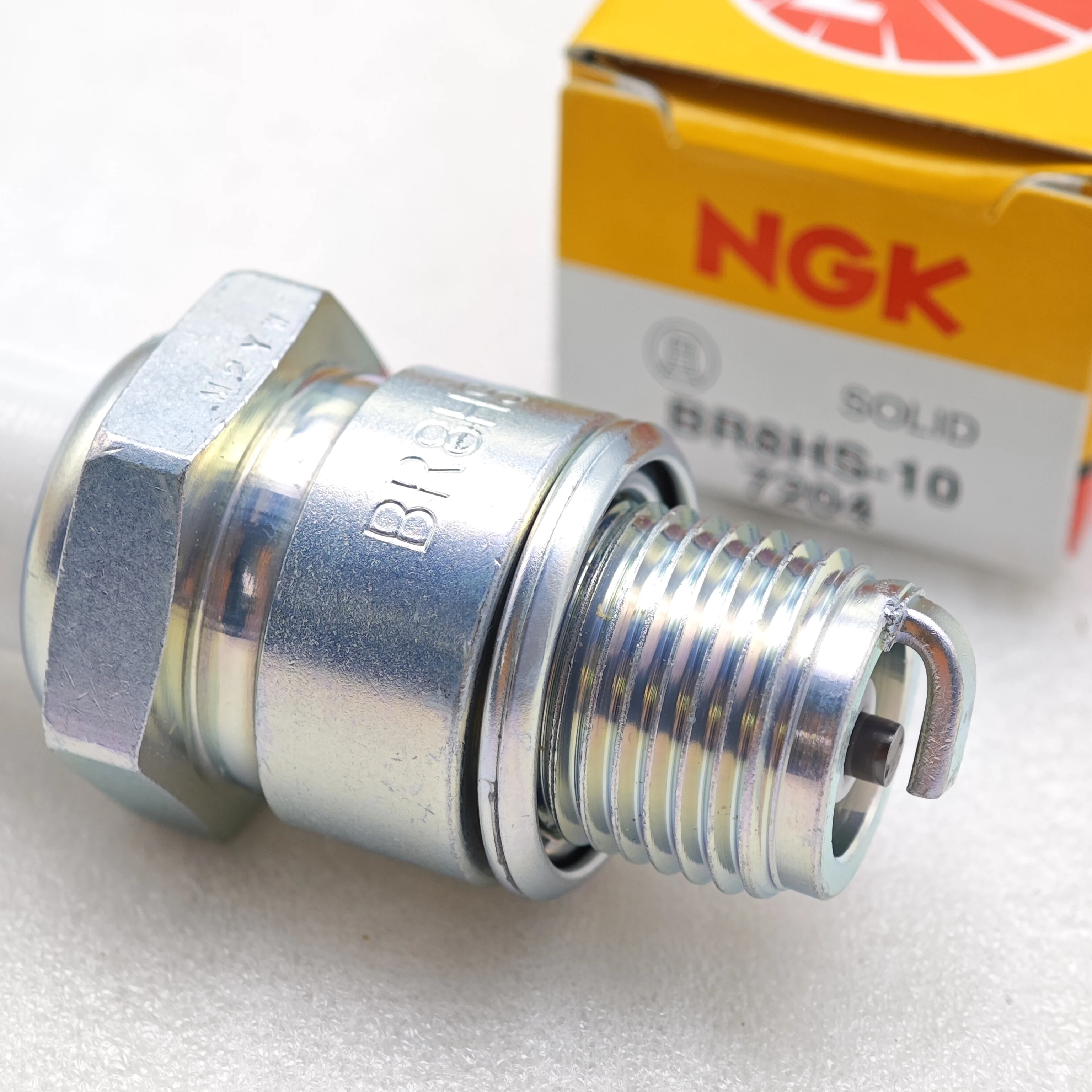 NGK Spark Plug BR7HS-10 BR8HS-10 is suitable for two-stroke outboard engine motorboat speedboat outboard engine lifeboat