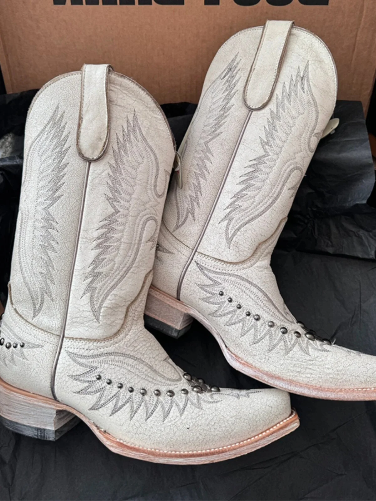 

Riveted White Retro Western Boots 2024 New Embroidered Knight Pointed Cowboy Boots Medium Boots Womens Shoes