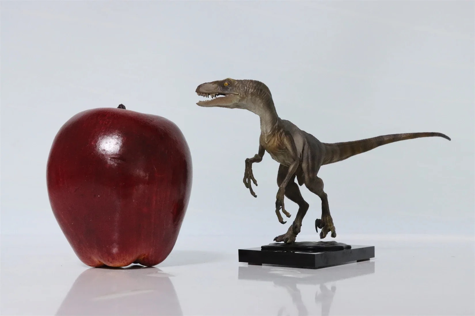 DINO DREAM Tyrannosaurus & Velociraptor Set Statue Colorful