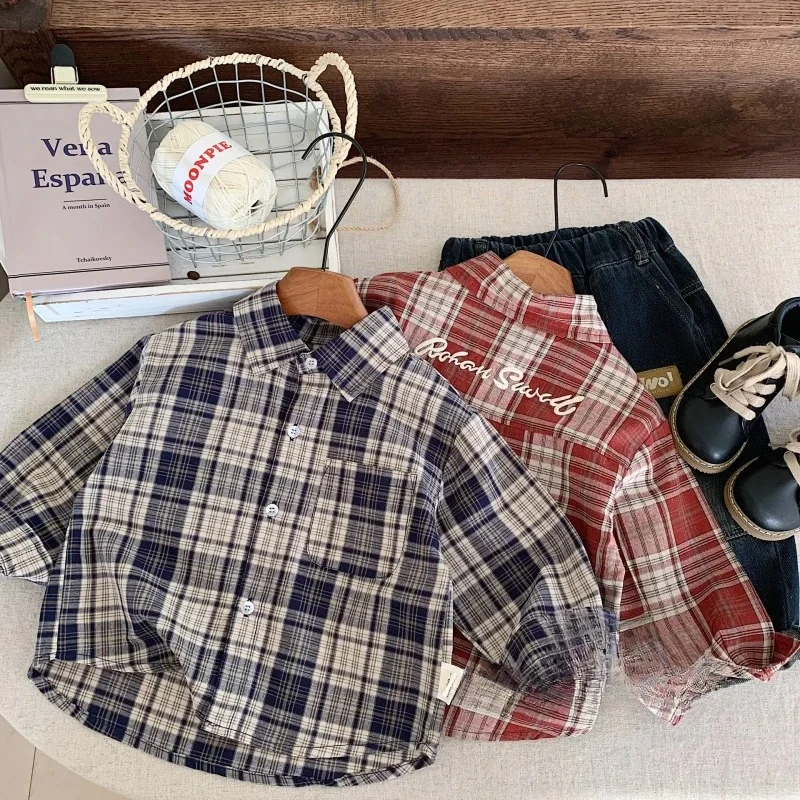 

Детская рубашка2025Осенняя модная клетчатая рубашка с вышитыми буквами для мальчиков и девочек, топ в стиле ретро