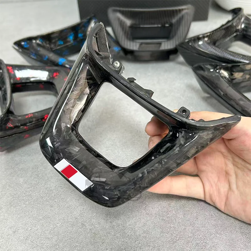 Flat bottomed steering wheel decorative cover suitable for Audi Q3, Q5L, and Q8, with a true carbon fiber style