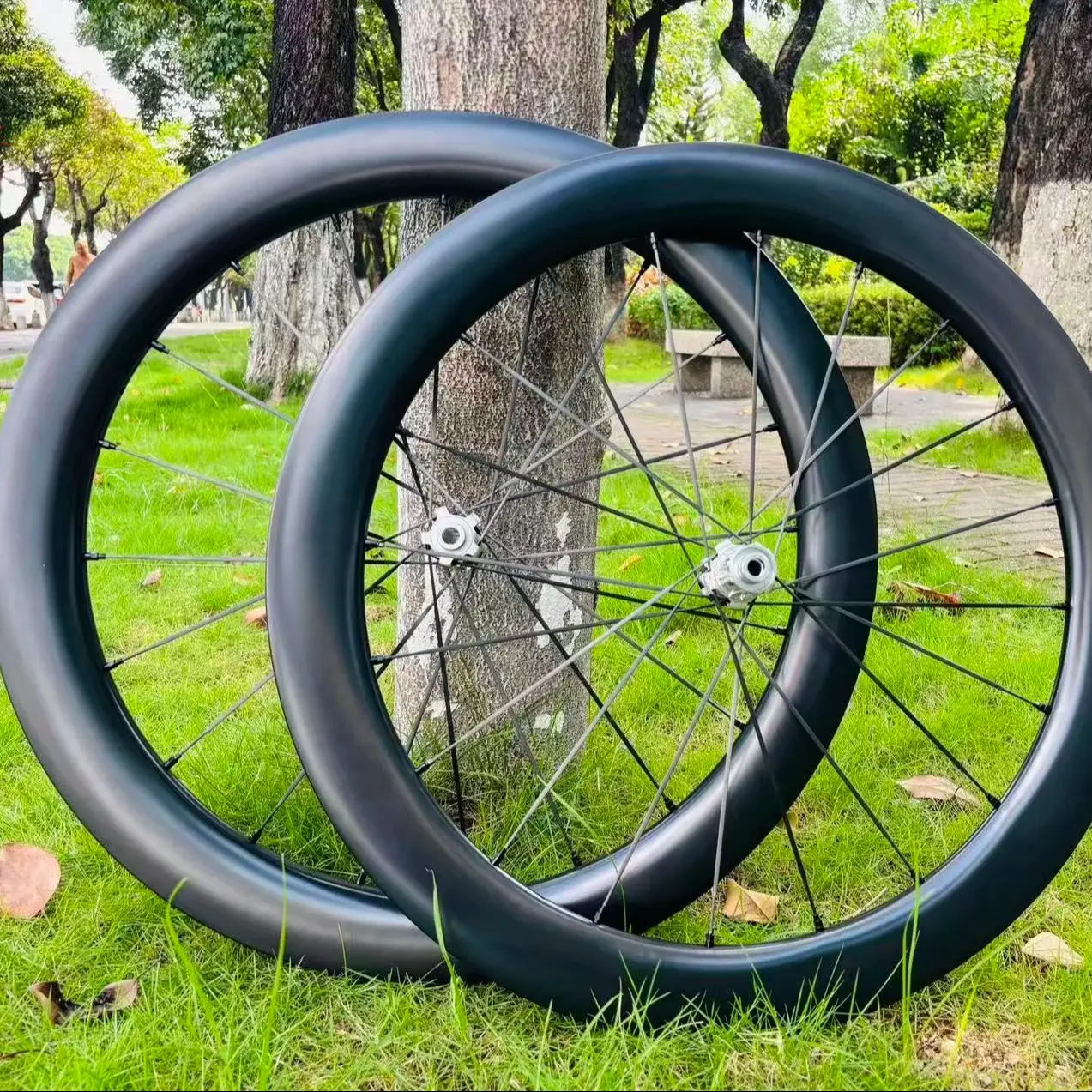 AliExpress NONE As low as 920g 700c Carbon Road Wheelset - Hand-built, Clincher, Center Lock Disc, Racing Grad   Ceramic bearings, carbon spokes