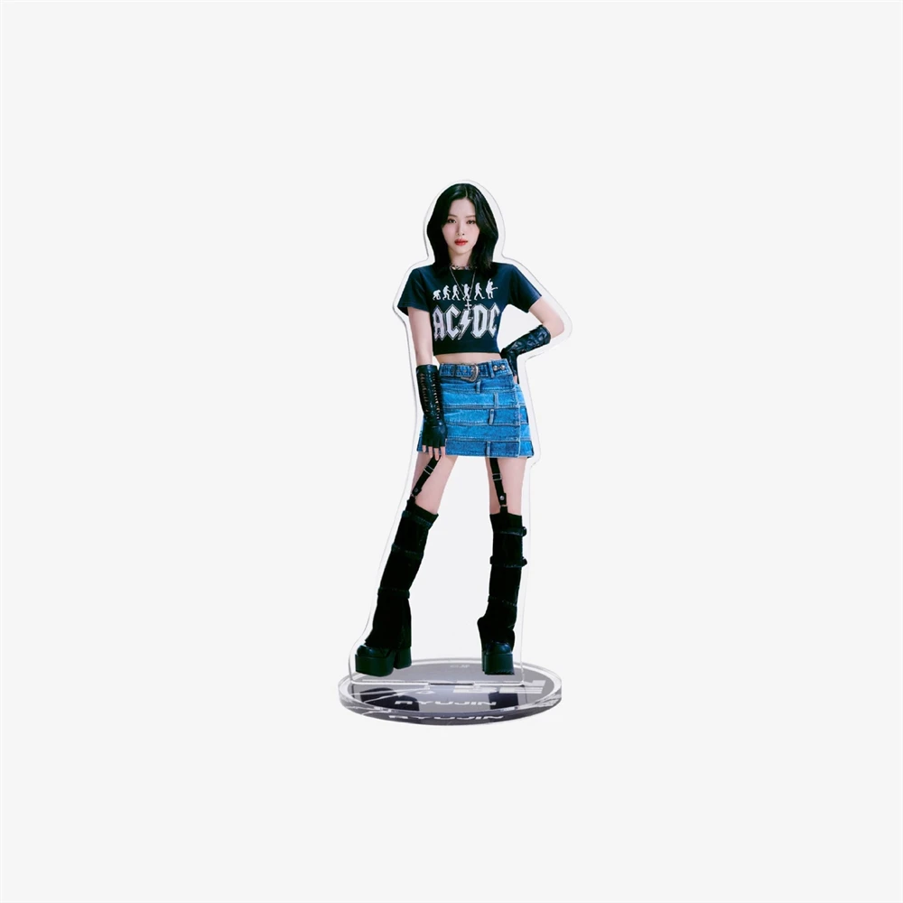 KPOP ITZY Album BORN TO BE Acrylic Standee 10CM Yeji Lia Ryujin Yuna Chaeryeong Stand Figure Desktop Ornaments Fans Collect Gift