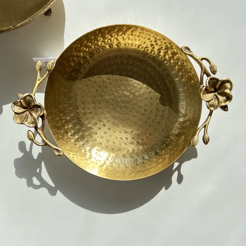 Retro plum blossom hand hammer pattern tray, entrance key, jewelry storage tray, new Chinese light luxury ornament